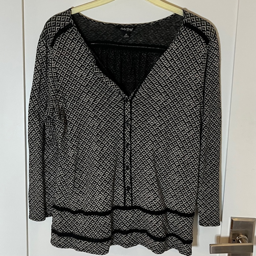 Lucky Brand Black and Cream Women's Patterned Top. 3/4 Sleeve. Size Medium